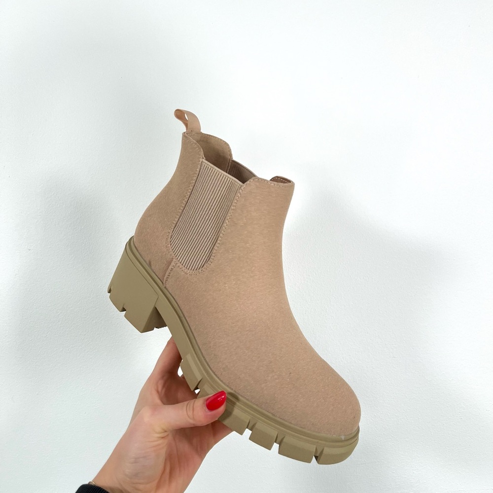 Amazon Chelsea Boots